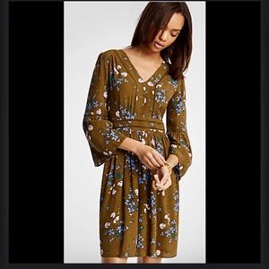 Loft Cutout Floral Flare Sleeve Dress in Spanish Olive Size 4